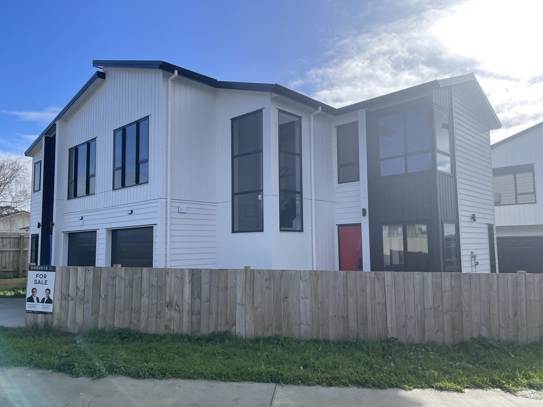 17D Kemble Close, Mangere, Auckland - Carousel 1