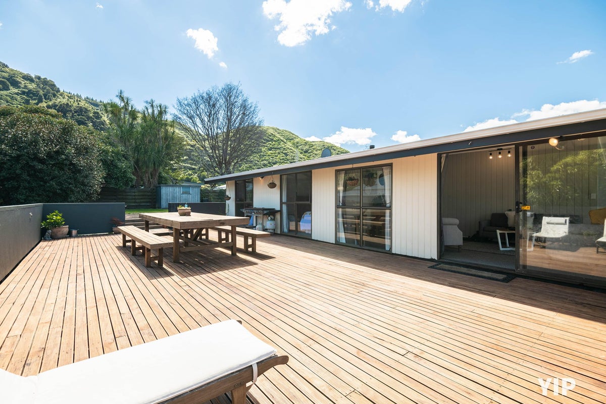 158 California Drive, Totara Park, Upper Hutt - Carousel 2