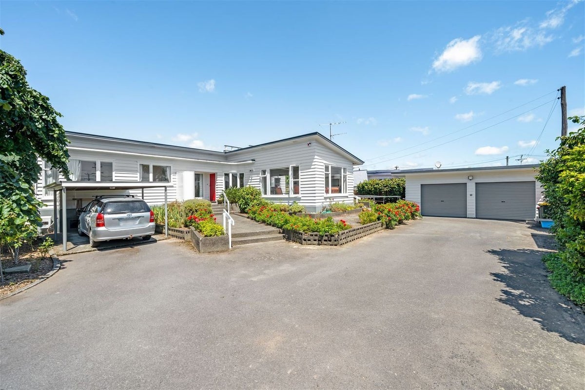 67 Whites Line, WAIWHETU, LOWER HUTT - Carousel 1