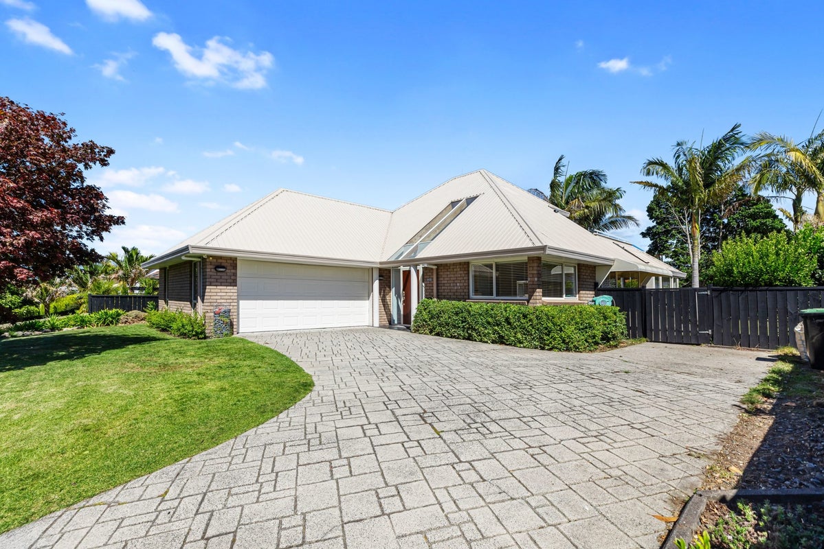30 Harlech Glen, Bethlehem, Tauranga - Carousel 1