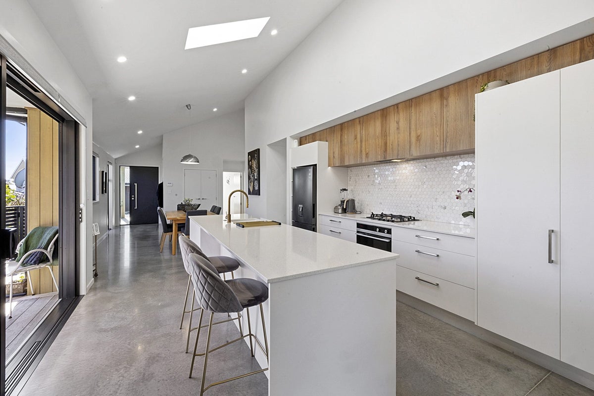 2/31 Links Drive, Waiwhakaiho, New Plymouth - Carousel 2