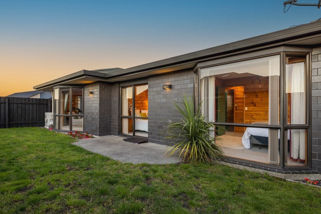 39A Surfers Place, North New Brighton, Christchurch - Carousel 1