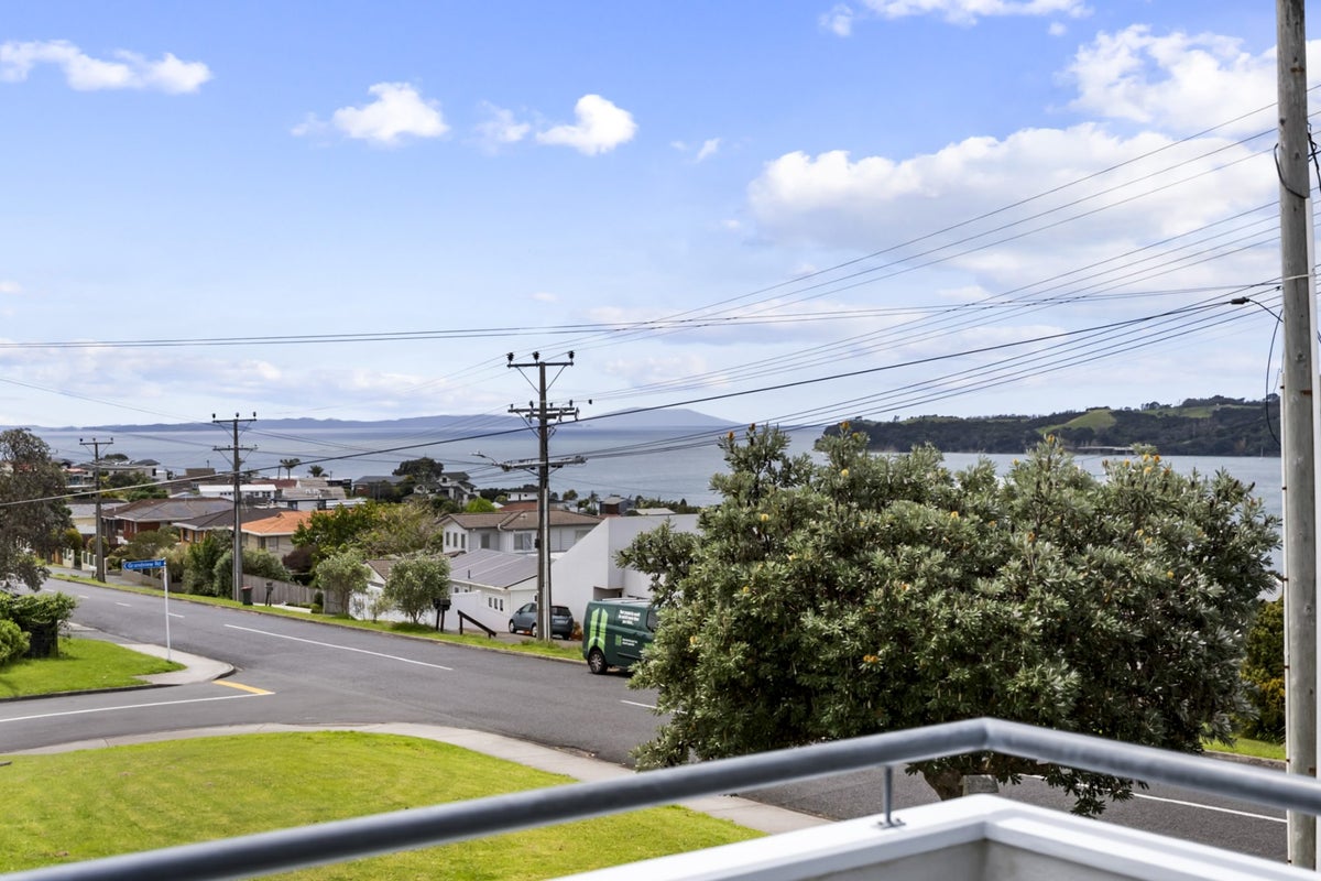 62 Stanmore Bay Road, Stanmore Bay, Whangaparaoa - Carousel 1