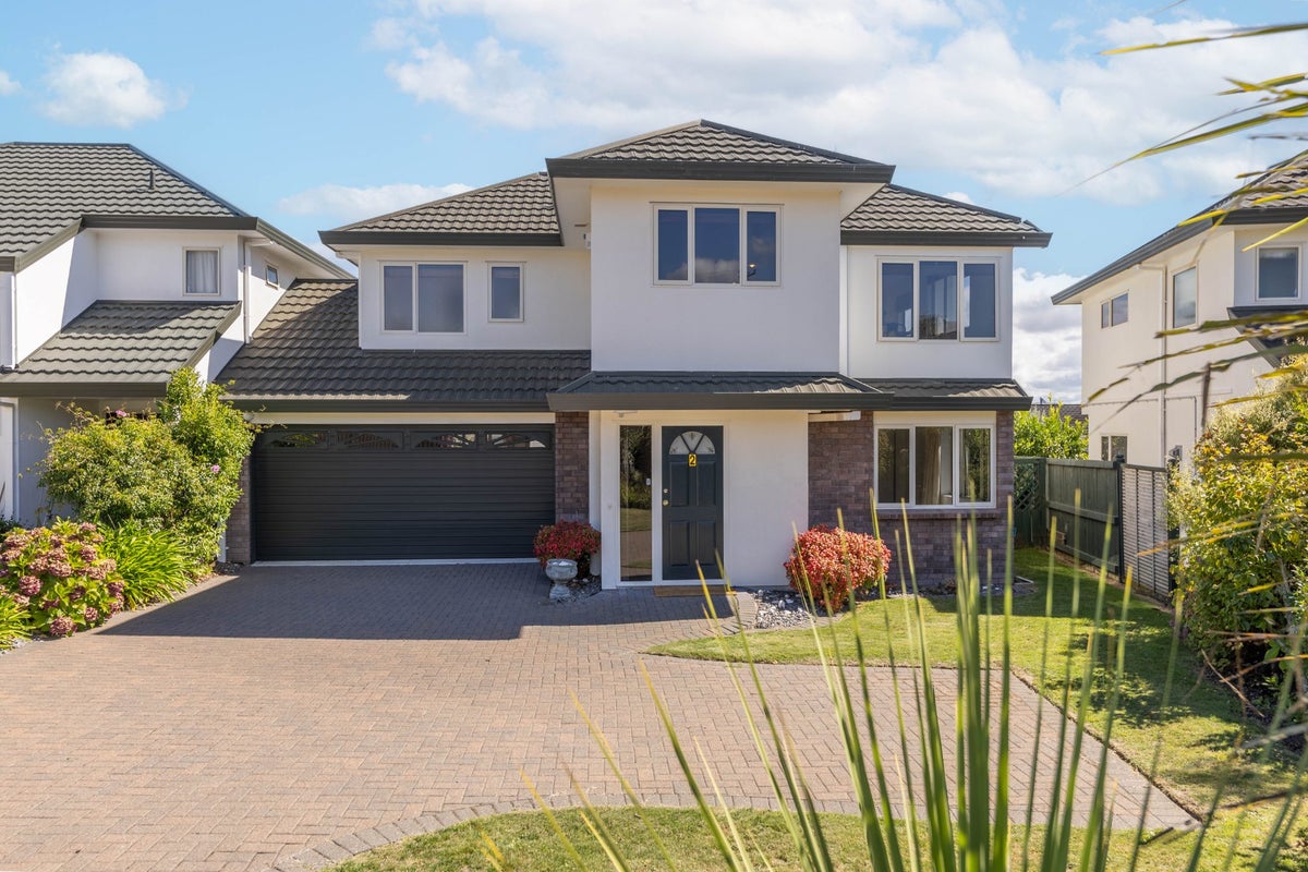 2 Pipi Street, Two Mile Bay, Taupo - Carousel 1