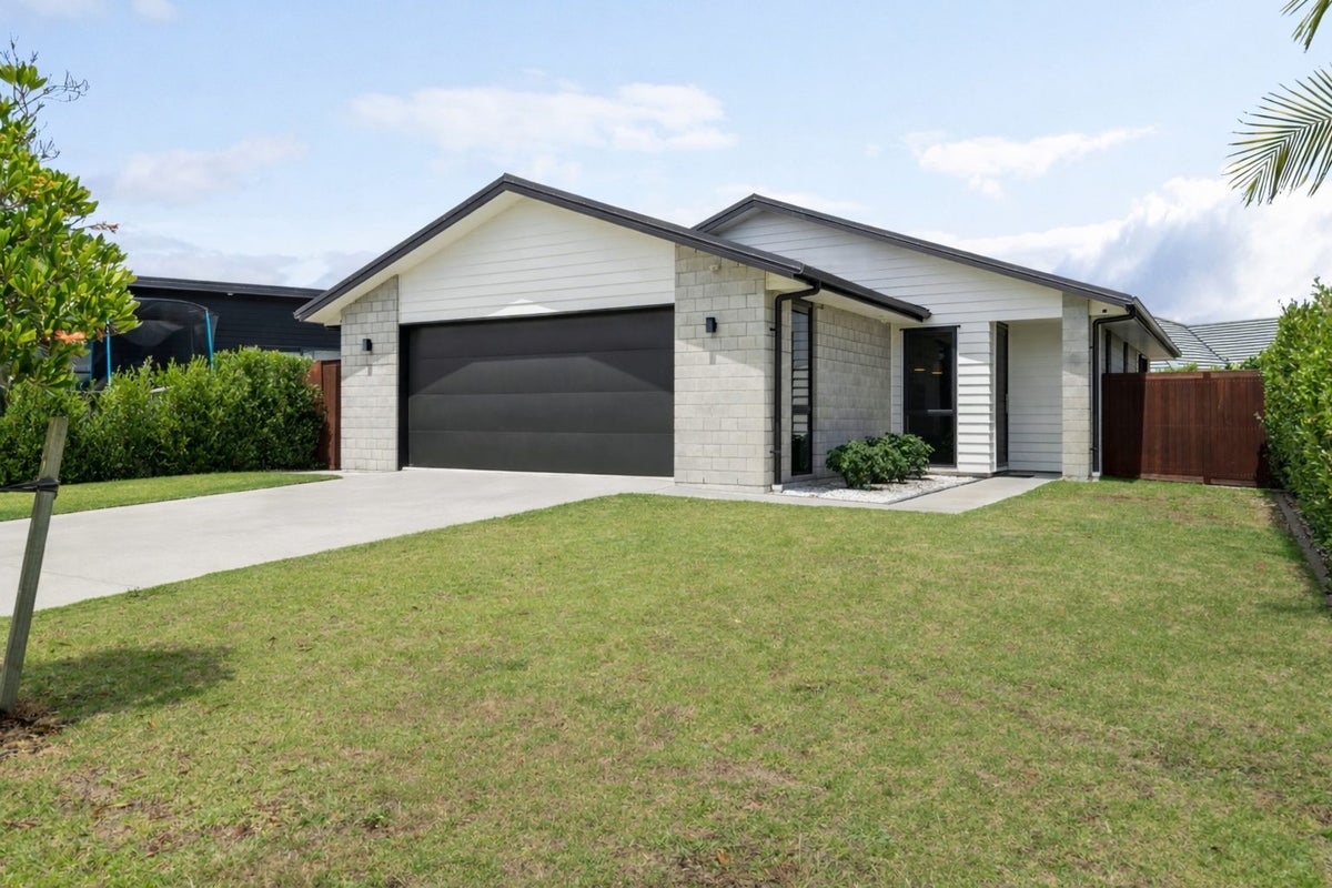26 Kotiate Street, Papamoa Beach, Papamoa - Carousel 2