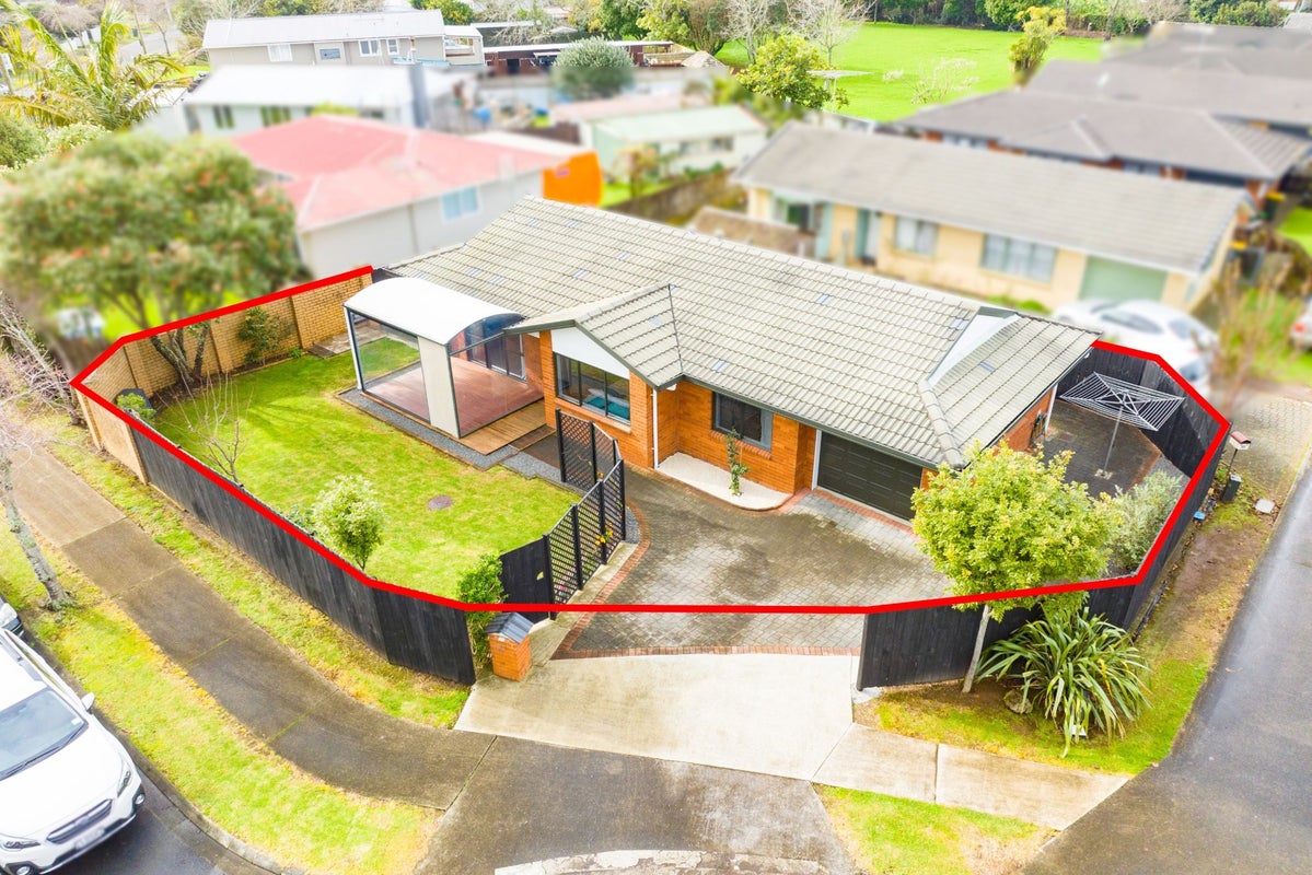 21 Koru Street, Mangere Bridge, Auckland - Carousel 1