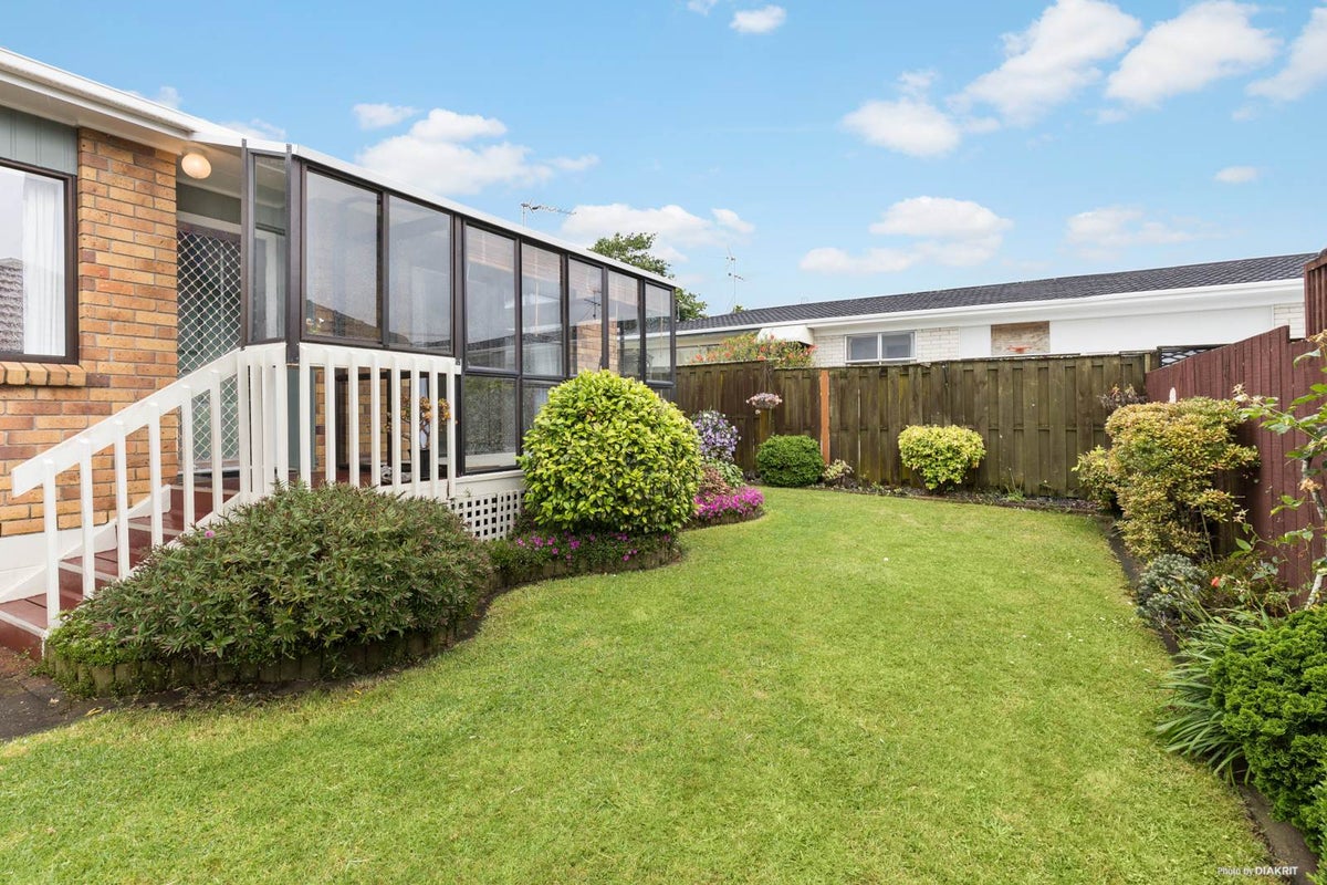 1/4 Trafalgar Road, Milford, Auckland - Carousel 2