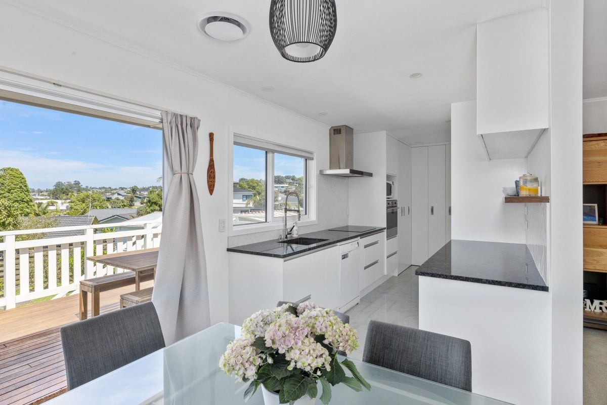 9 Amorino Drive, Red Beach, Whangaparaoa - Carousel 2