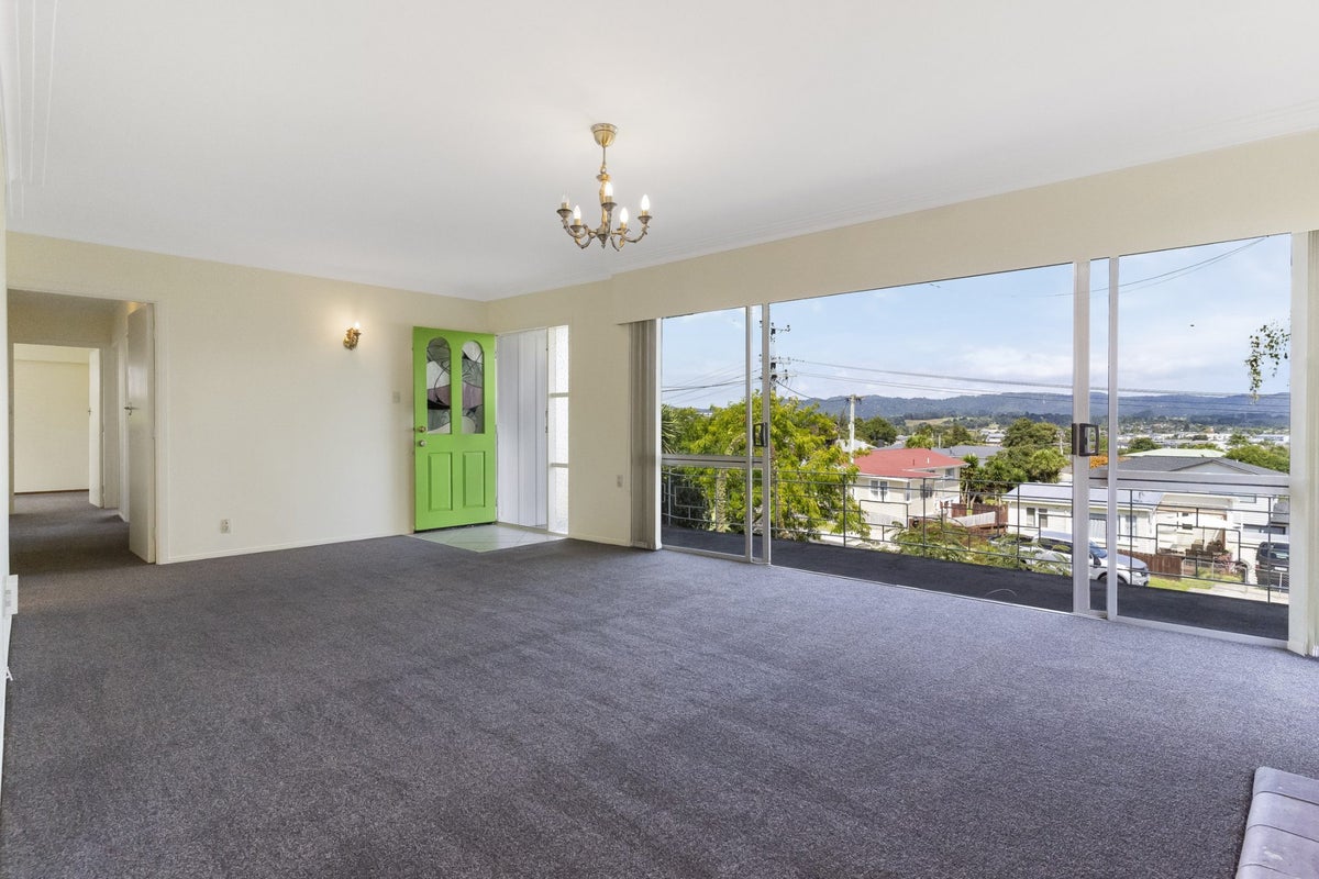 5 Gaede Terrace, Sunnyvale, Auckland - Carousel 2