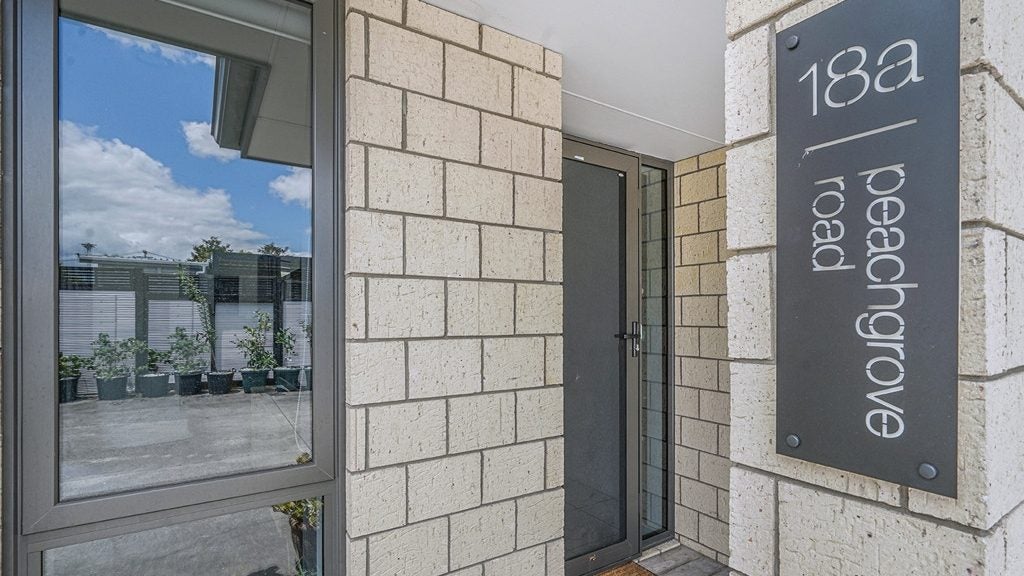 18A Peachgrove Road, Hamilton East, Hamilton - Carousel 1