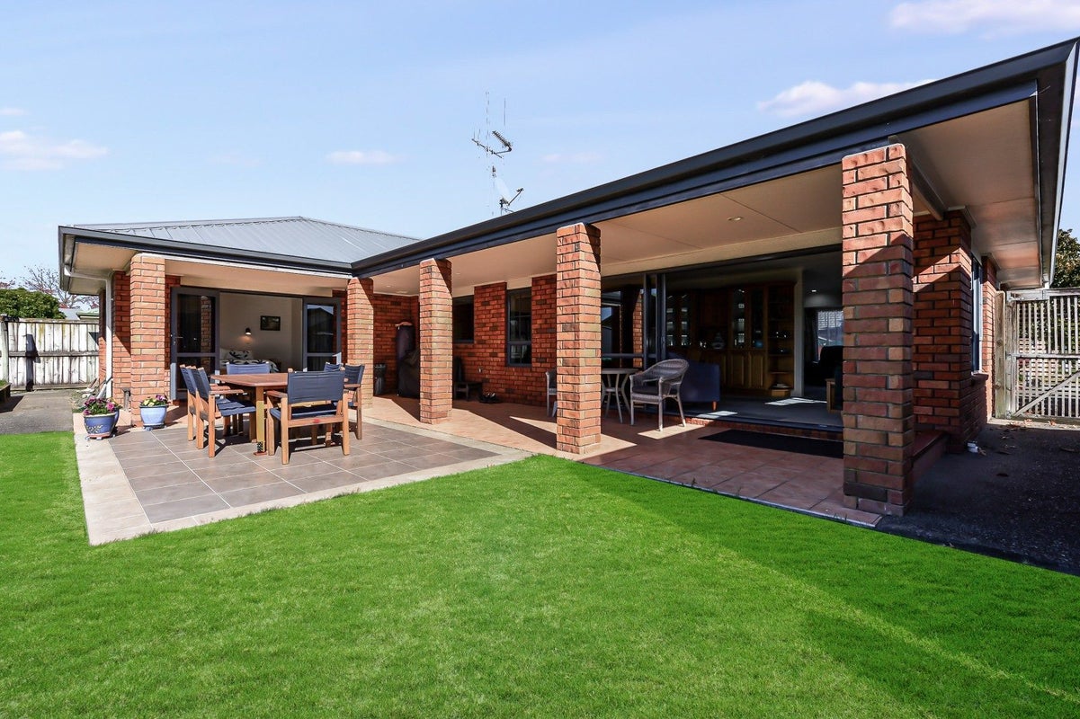 10 Guildford Place, Rototuna North, Hamilton - Carousel 1