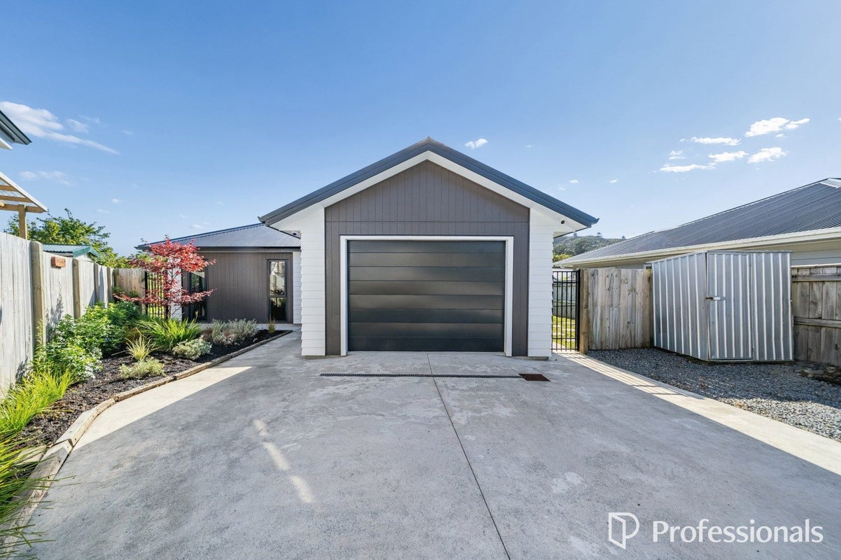 16A Sharpe Crescent, Wainuiomata, Lower Hutt - Carousel 1