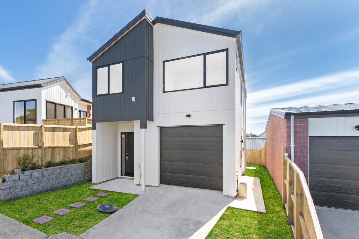 14 Puhikawa Street, Massey, Auckland - Carousel 24