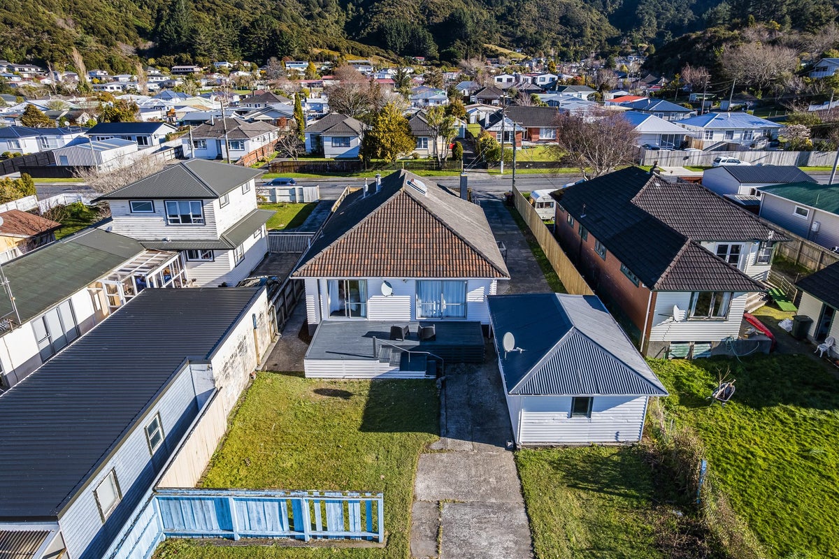 70 Fraser Street, Wainuiomata, Lower Hutt, Wellington - Carousel 1