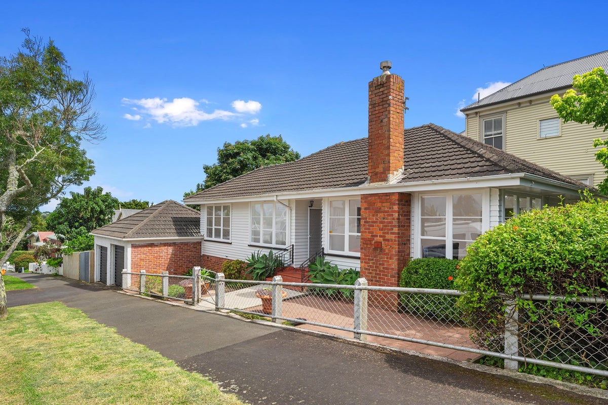 155 Victoria Road, Devonport, Auckland - Carousel 1