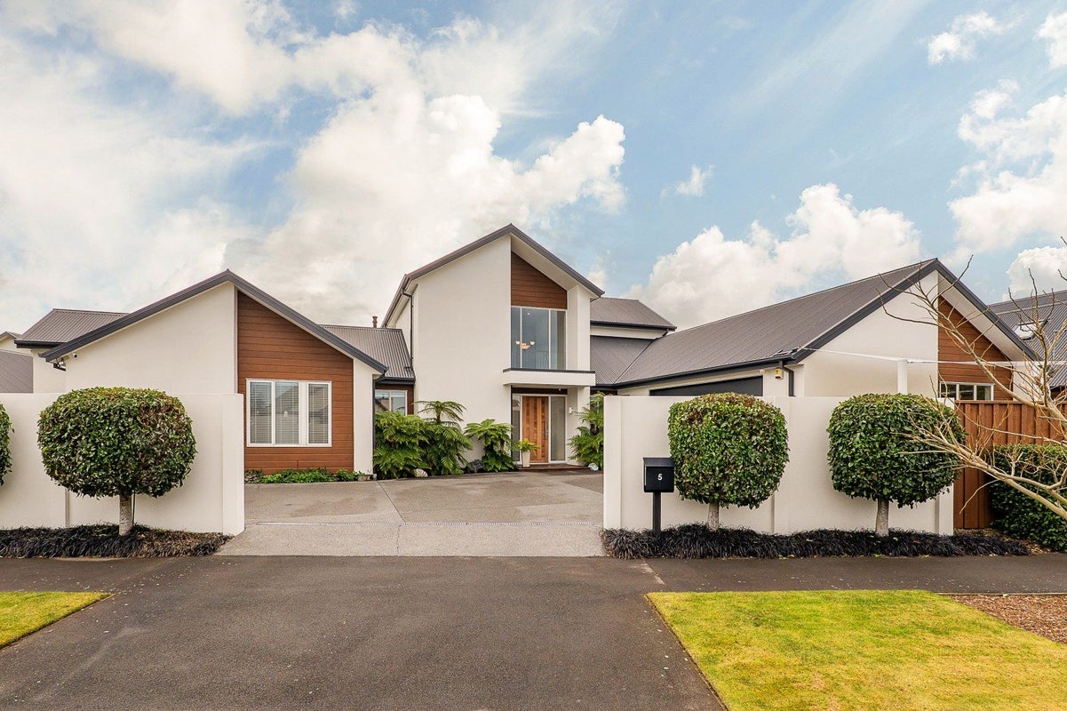 5 Lakebridge Place, Parklands, Christchurch - Carousel 1