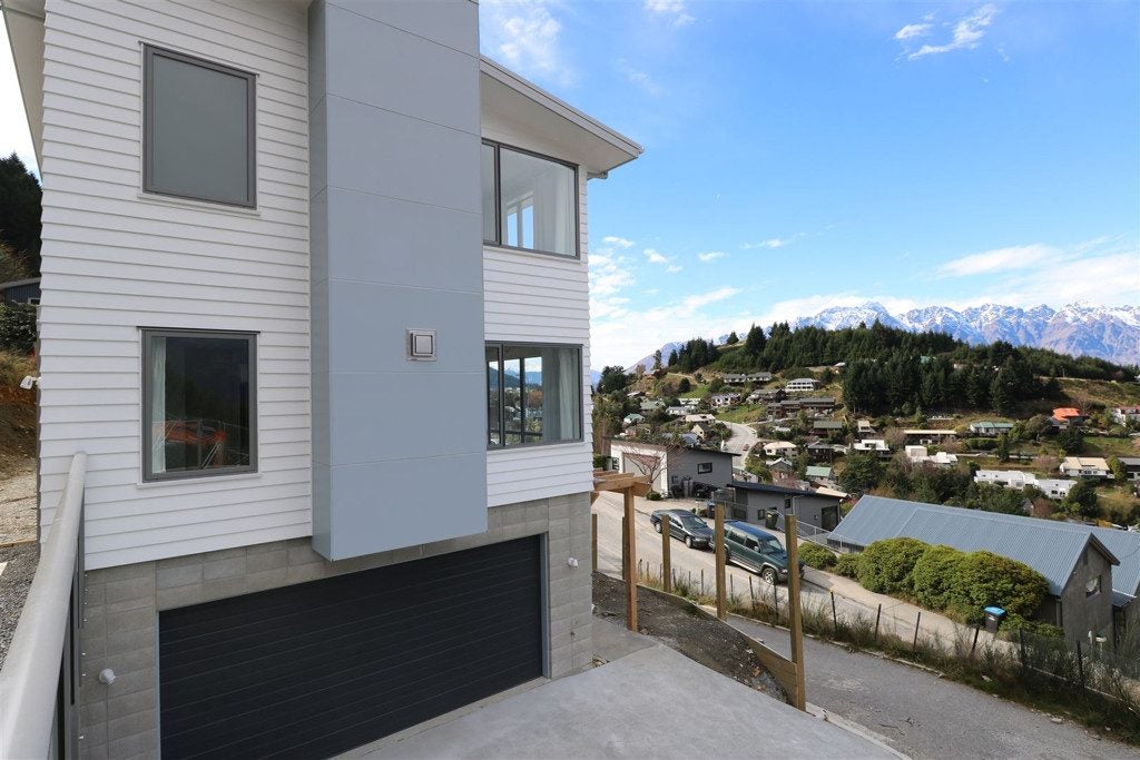 57 Dart Place, Fernhill, Queenstown - Carousel 1