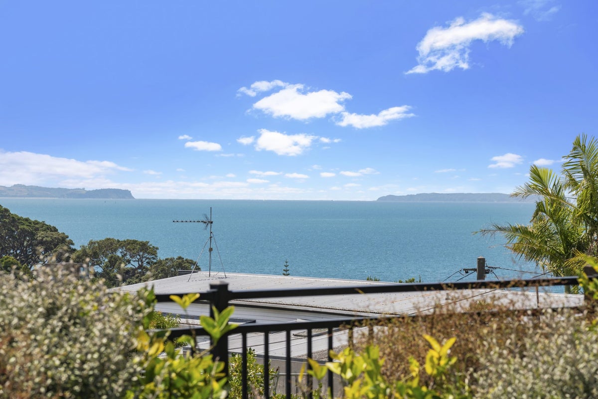42 Park Rise, Campbells Bay, Auckland - Carousel 2
