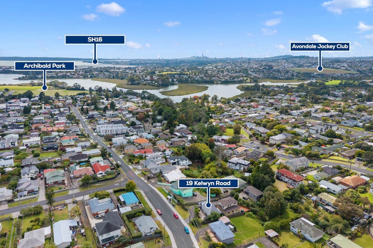 19 Kelwyn Road, Kelston, Auckland - Carousel 22