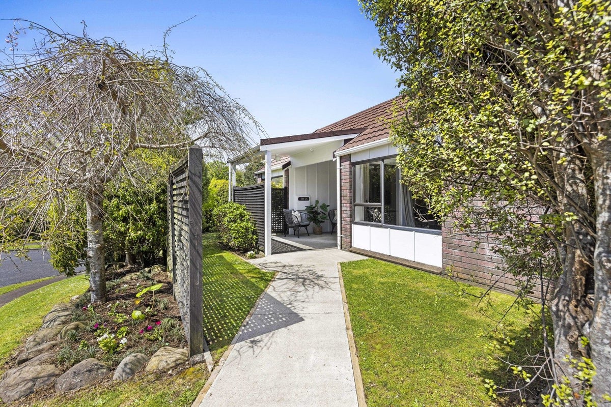 1 Fairview Place, Westown, New Plymouth - Carousel 1