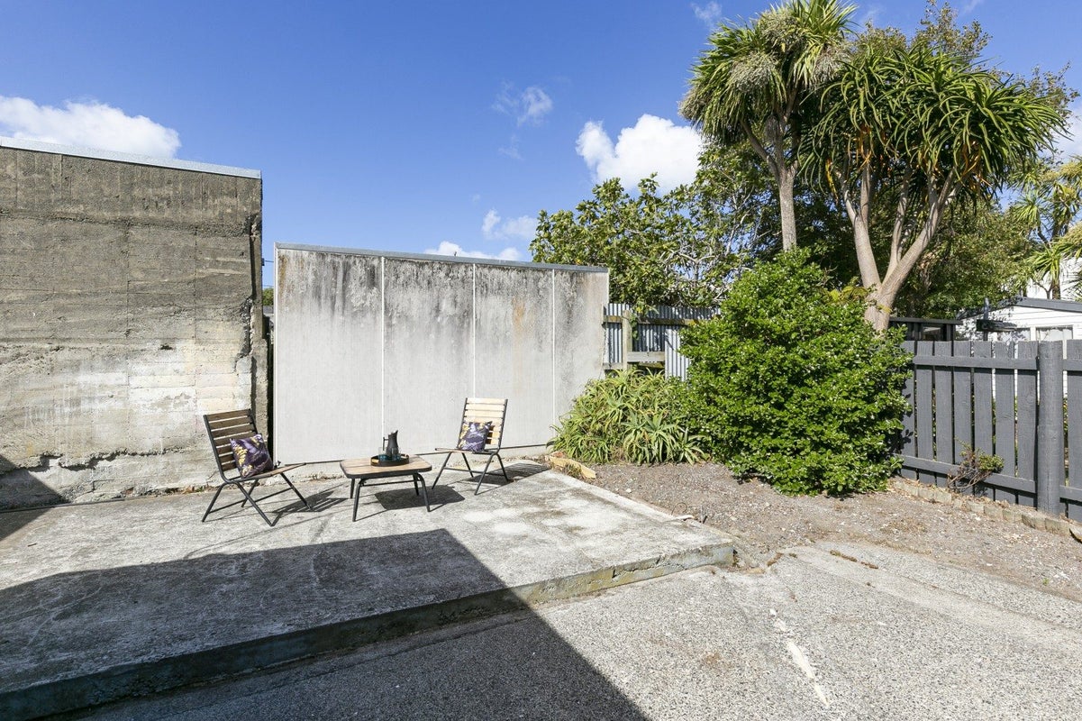 10 Emmett Street, Newtown, Wellington - Carousel 17