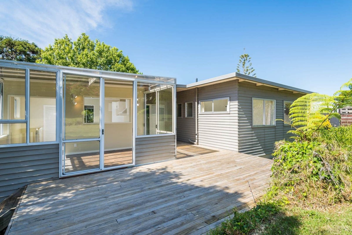 197 Glamorgan Drive, Torbay, Auckland - Carousel 2