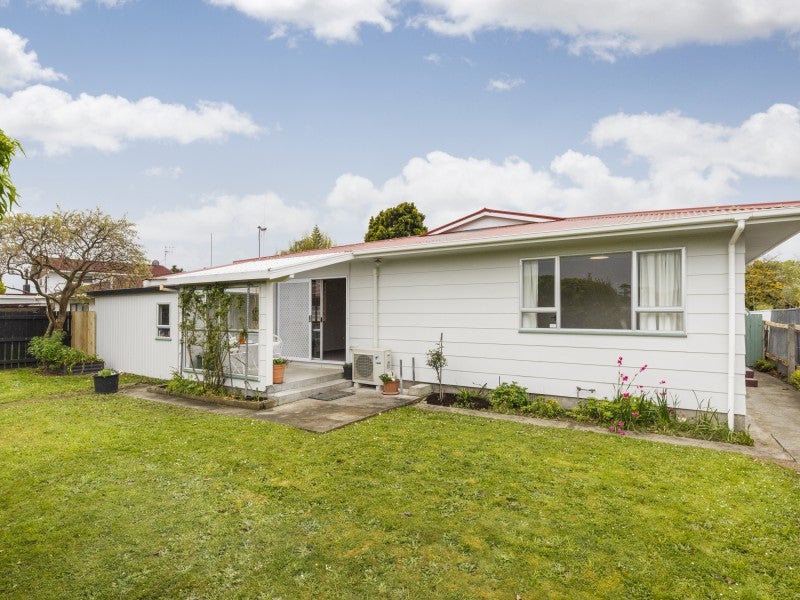 11B Terry Crescent, Milson, Palmerston North - Carousel 1