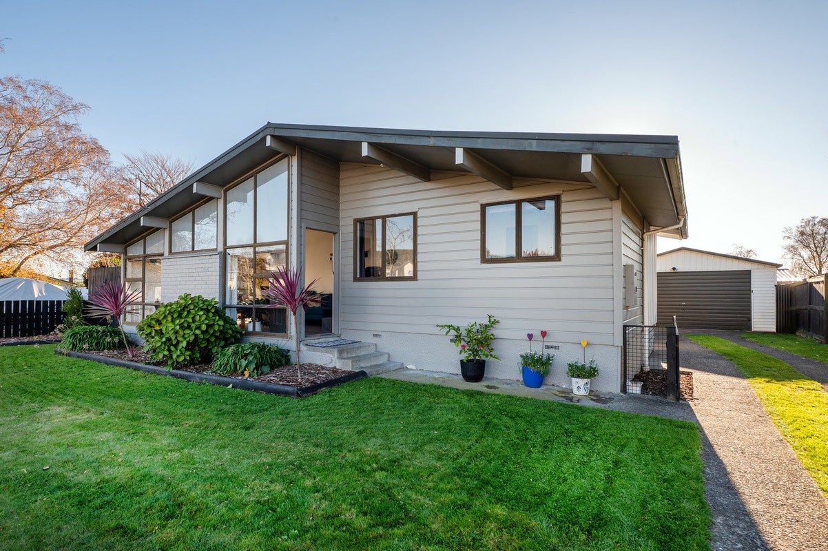 11 Browning Crescent, Owhata, Rotorua - Carousel 2