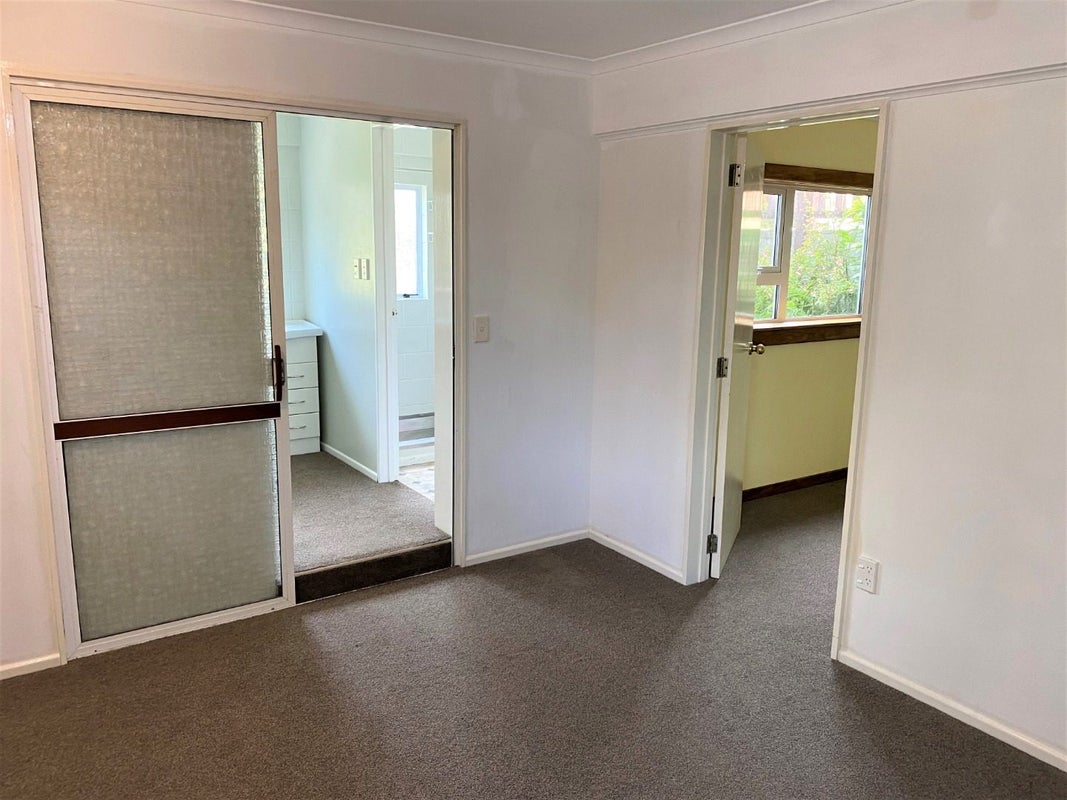 30 Karaka Street, Merrilands, New Plymouth - Carousel 2