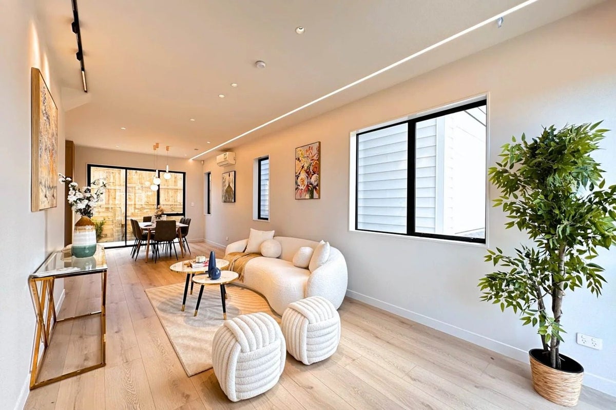 2/59 Howe Street, Howick, Auckland - Carousel 2