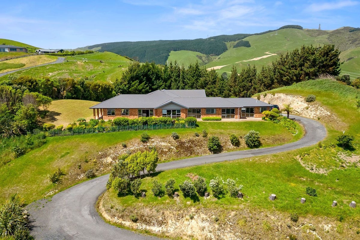 50 Bing Lucas Drive, Tawa, Wellington - Carousel 2