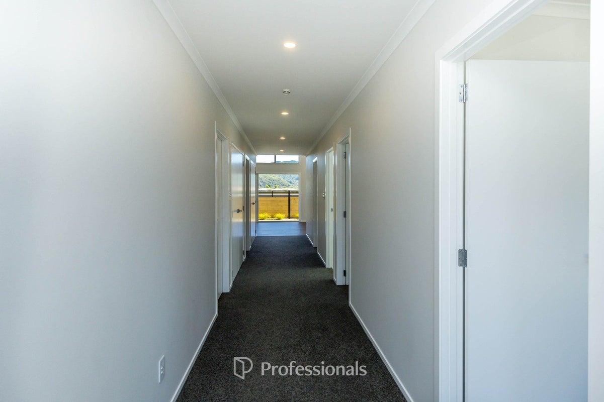10 Silver Knight Street, Wallaceville, Upper Hutt - Carousel 2