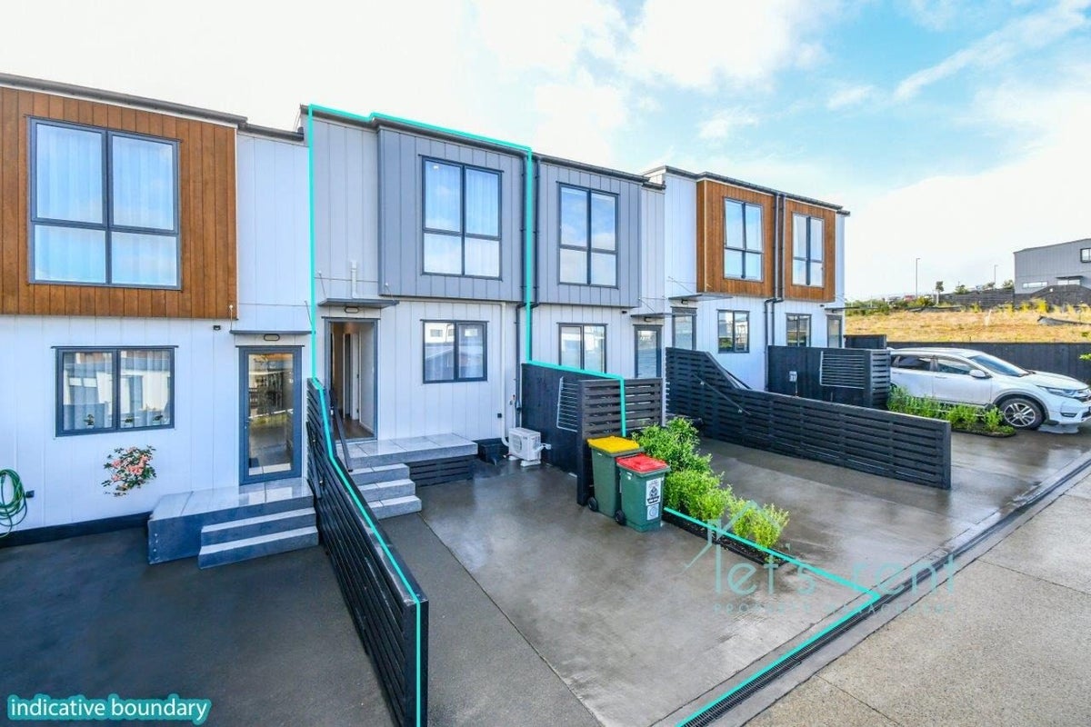 74 Long George Drive, Totara Park, Auckland - Carousel 1