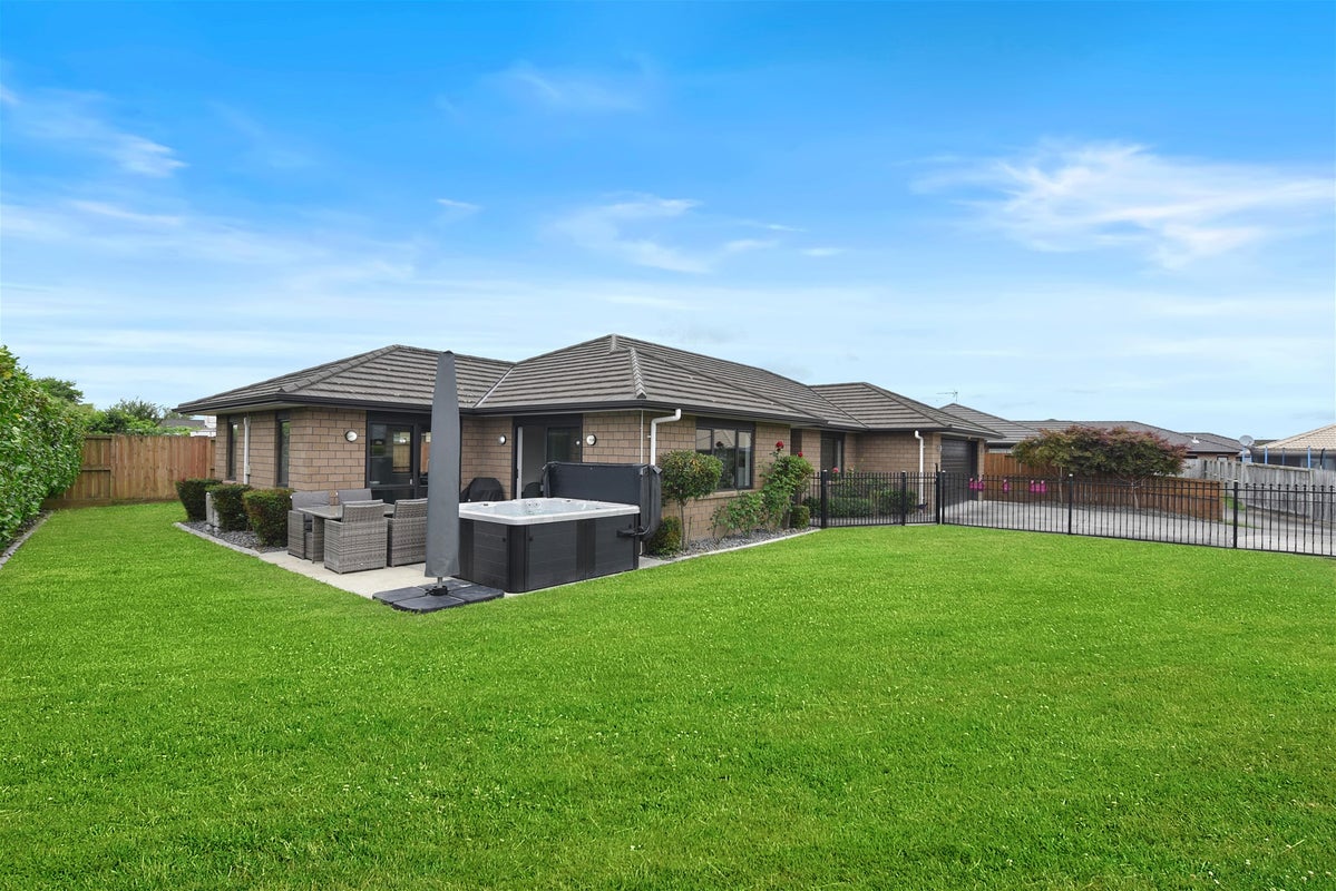 8 Allgood Place, Rototuna North, Hamilton - Carousel 15