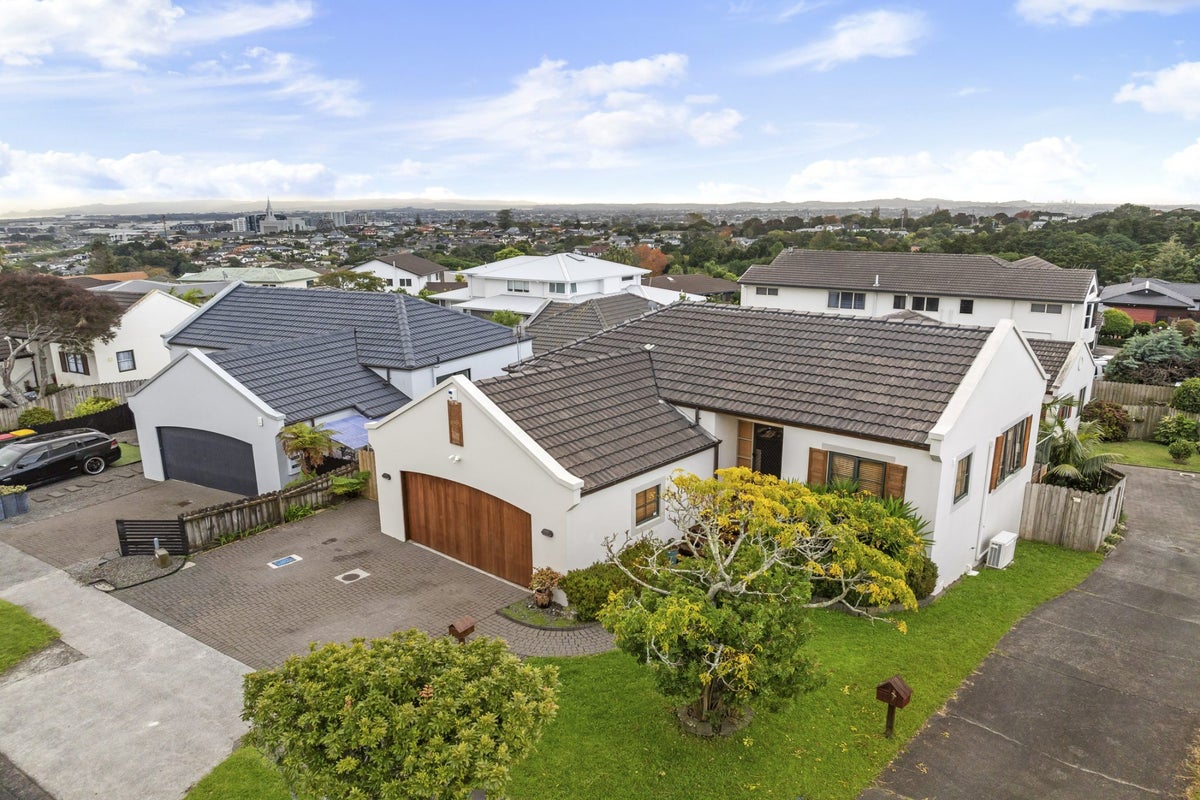1/7 Ribbonwood Crescent, Goodwood Heights, Auckland - Carousel 2