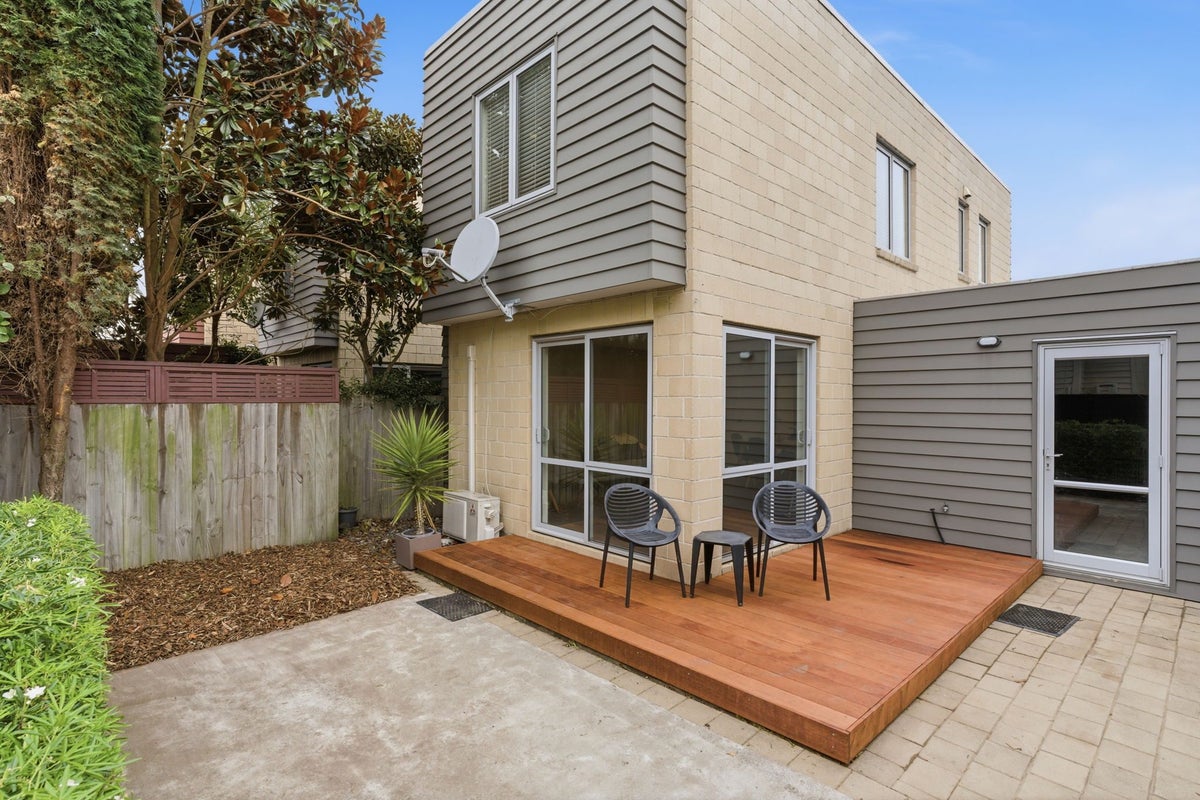 8B Burdale Street, Riccarton, Christchurch - Carousel 1