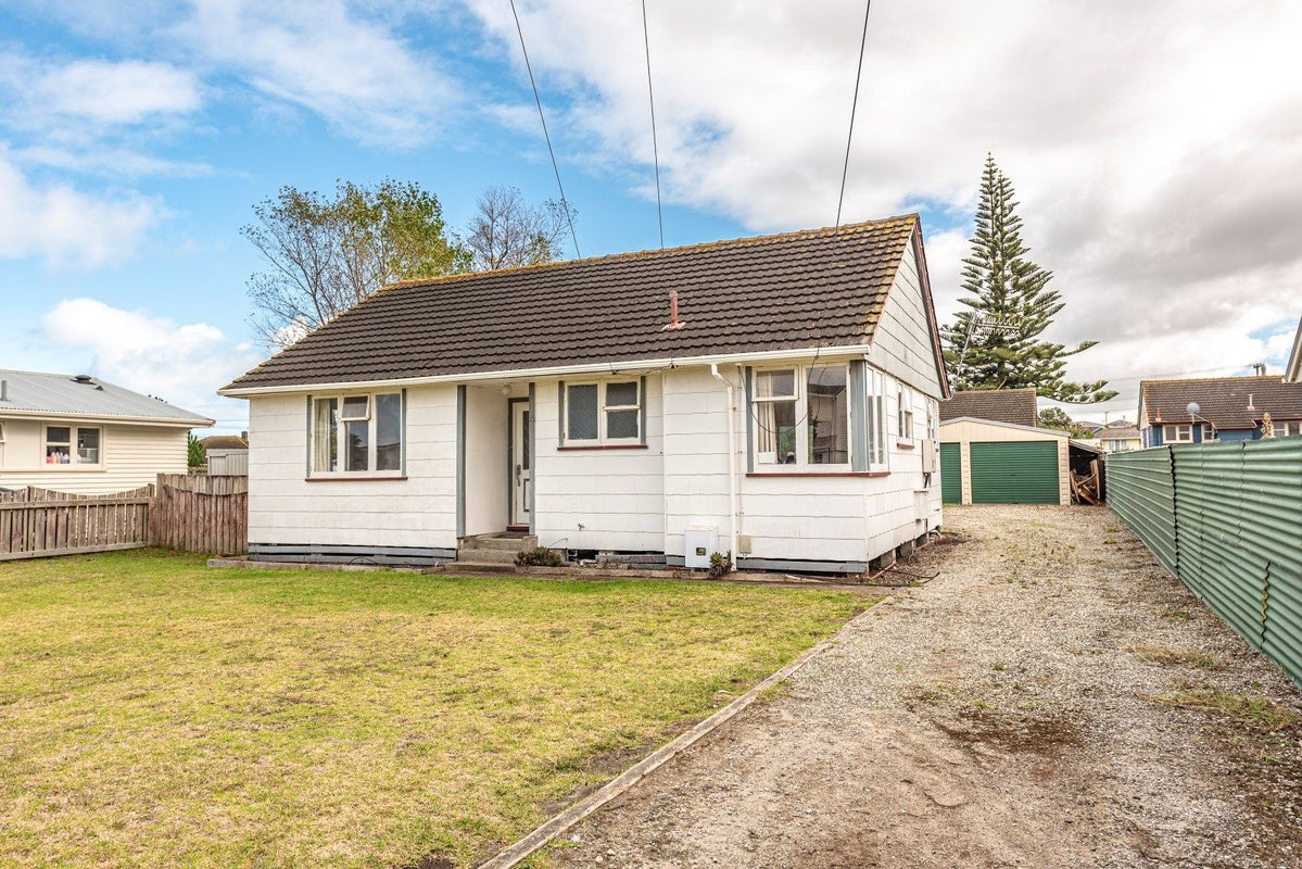27 Matipo Street, Castlecliff, Whanganui - Carousel 1