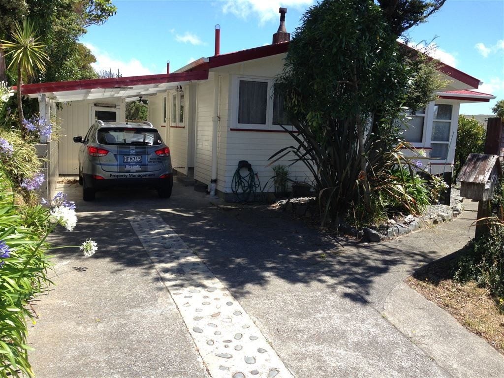 72 Beazley Avenue, Paparangi, Wellington - Carousel 1