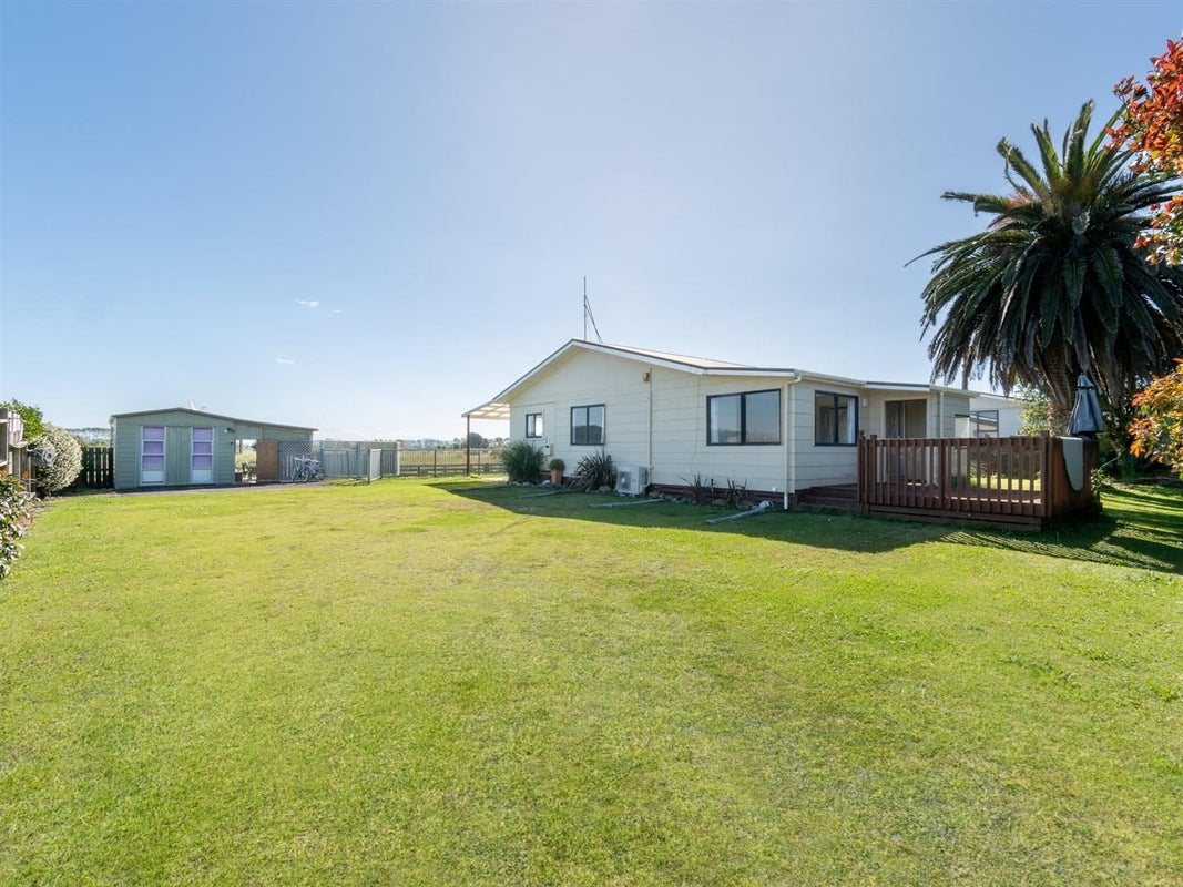 244 Pukehina Parade, Pukehina, Te Puke - Carousel 1