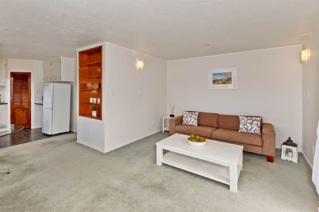 23 Leiden Place, Totara Vale, Auckland - Carousel 2