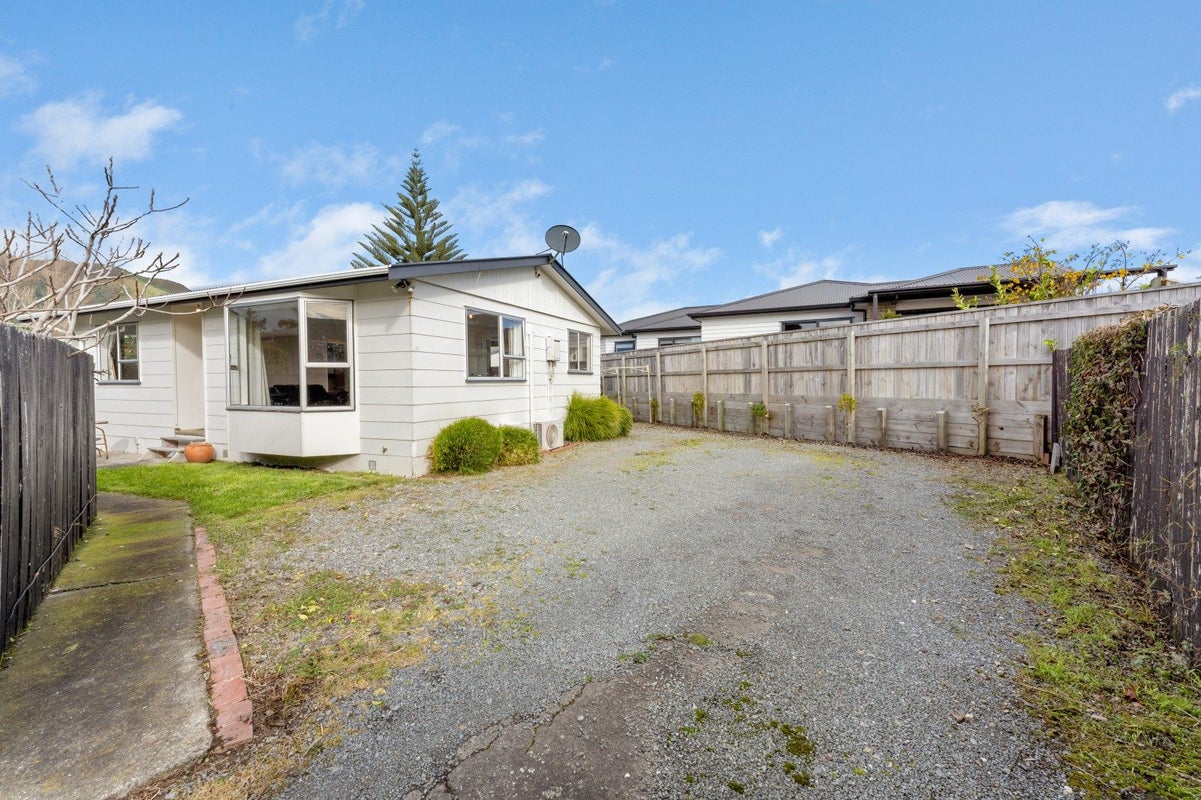 3/6 Awamutu GR, Waiwhetu, Lower Hutt - Carousel 2