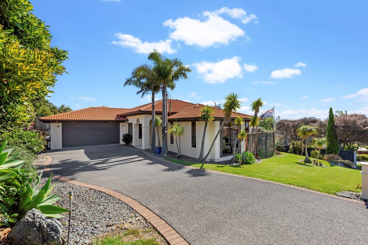 3 Mangerton Lane, East Tamaki Heights, Auckland - Carousel 1