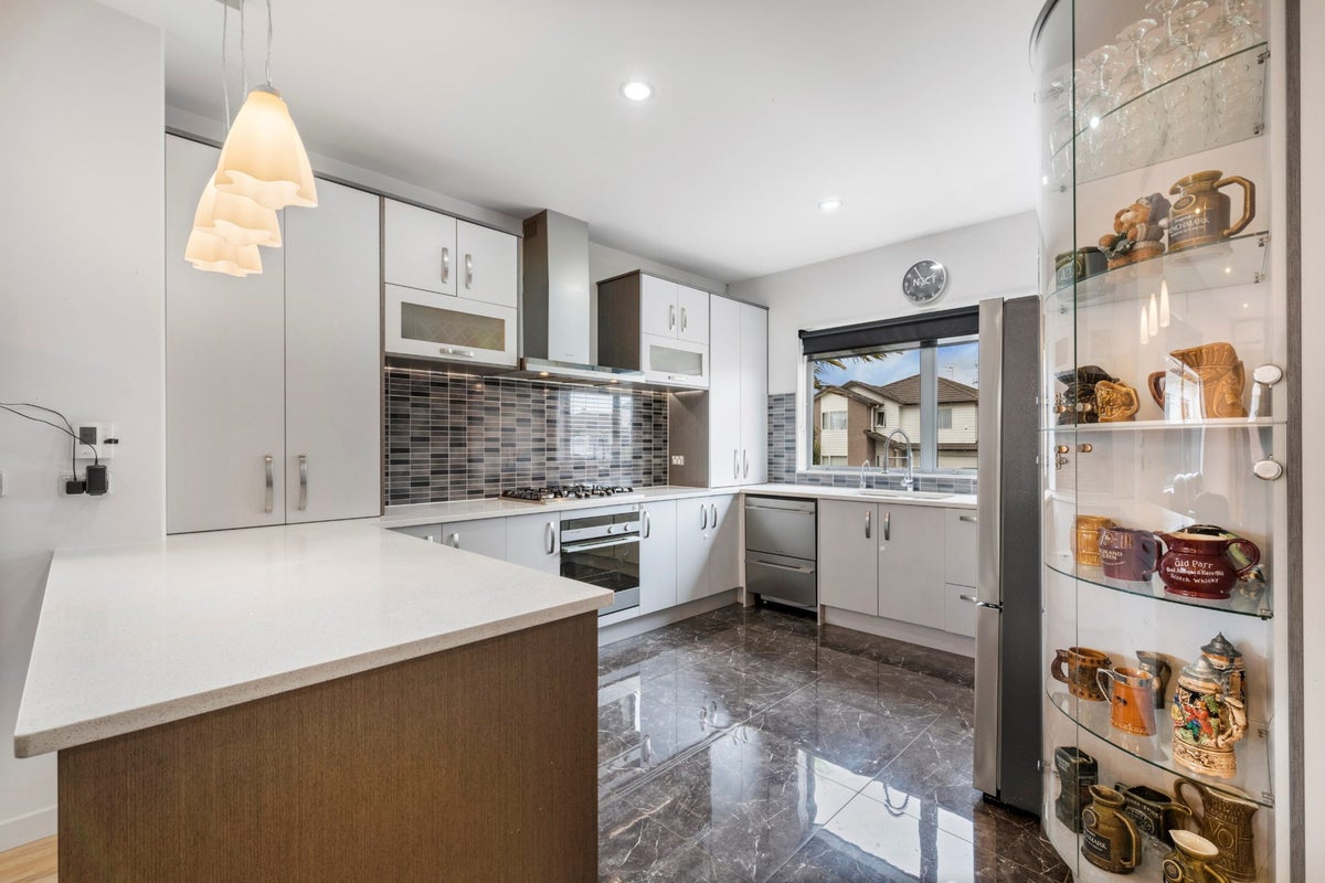 40 Arranmore Drive, Flat Bush, Auckland - Carousel 2