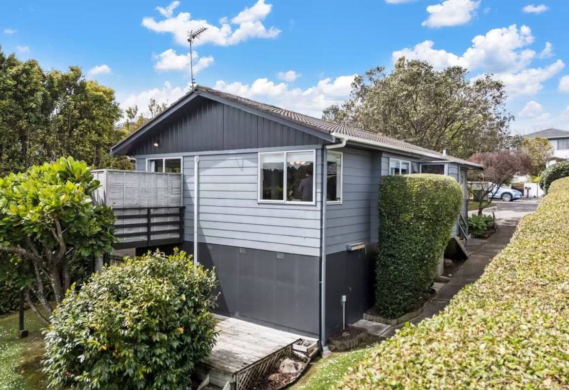 9 Tree View Avenue, Glenfield, Auckland - Carousel 1