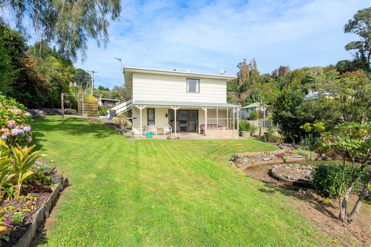 4 Shanks Street, Green Island, Dunedin - Carousel 1