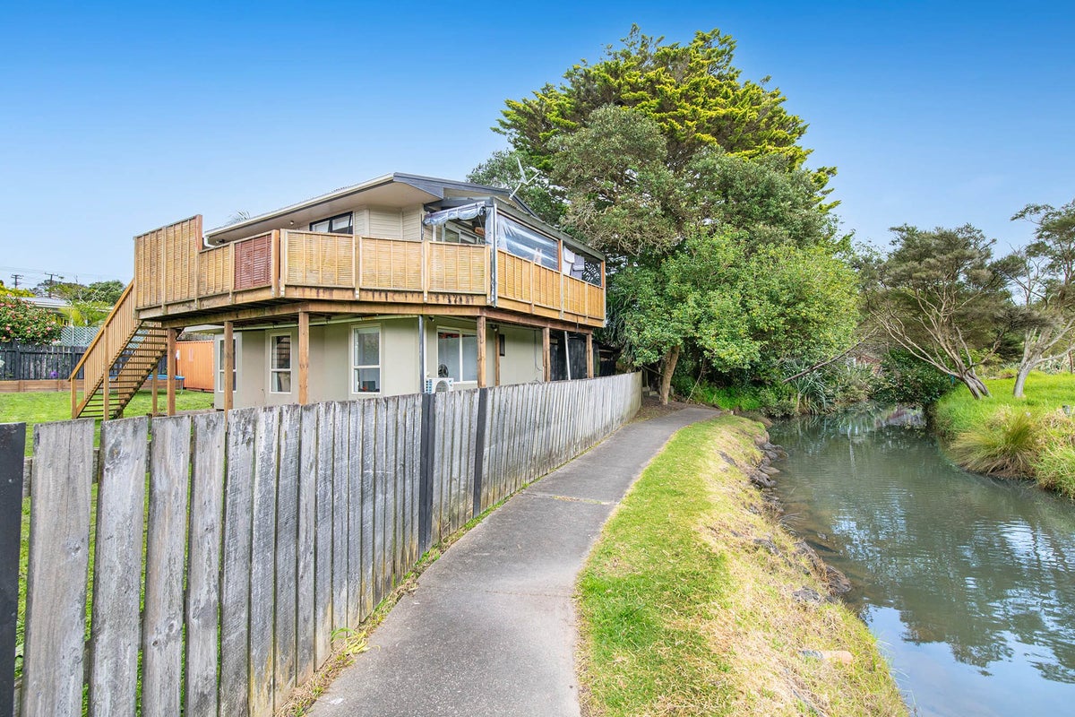 11B Otanerua Road, Hatfields Beach, Orewa - Carousel 17