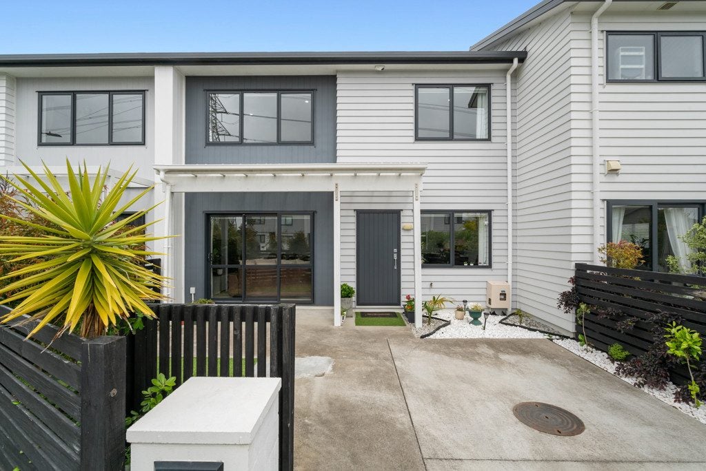 15 Biplane Street, Takanini, Auckland - Carousel 2