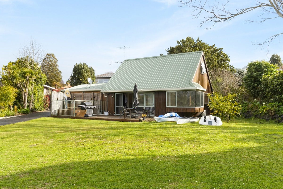 11 Lindoch Avenue, Te Puna, Tauranga - Carousel 1