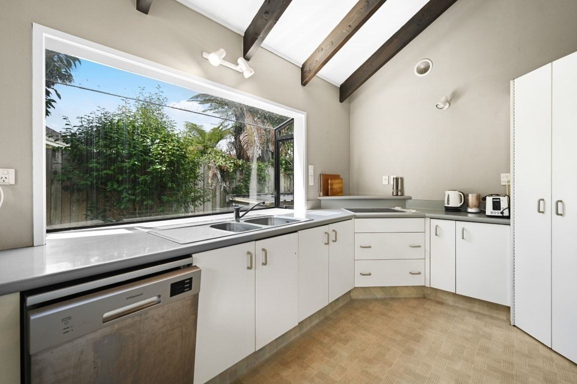 13A Forest Lake Road, Forest Lake, Hamilton - Carousel 2