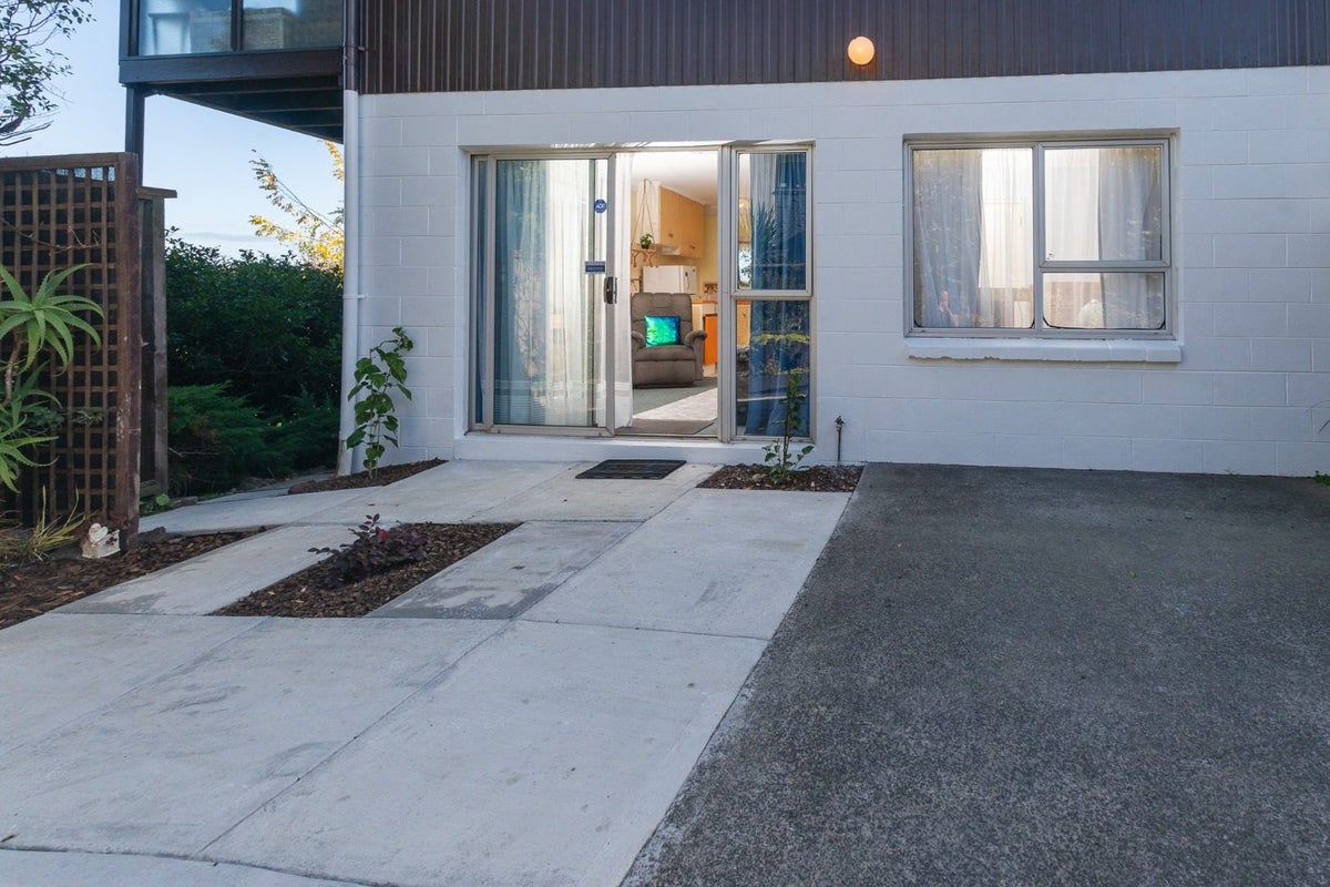 23 Cyclarama Crescent, Massey, Auckland - Carousel 5